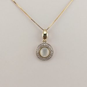 9ct Yellow Gold Mother of Pearl and Diamond Pendant on Fine Venetian Box Chain-0