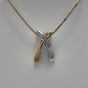 9ct Yellow and White Gold Diamond Kiss Pendant on Venetian Box chain-1287