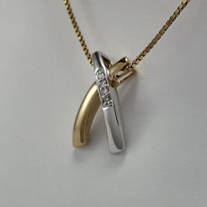 9ct Yellow and White Gold Diamond Kiss Pendant on Venetian Box chain-1286