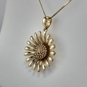 9ct Yellow Gold Daisy Pendant on Adjustable Venetian Box Chain-1295