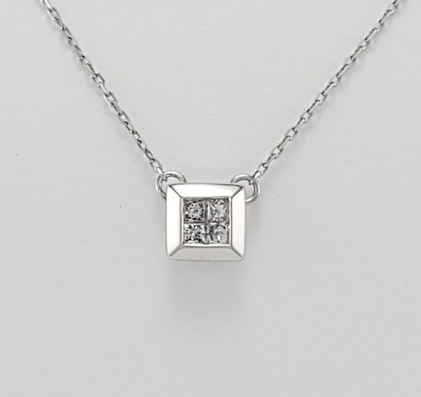 18ct White Gold Diamond Pendant and chain-1387